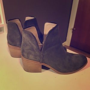 Hinge Grey Booties